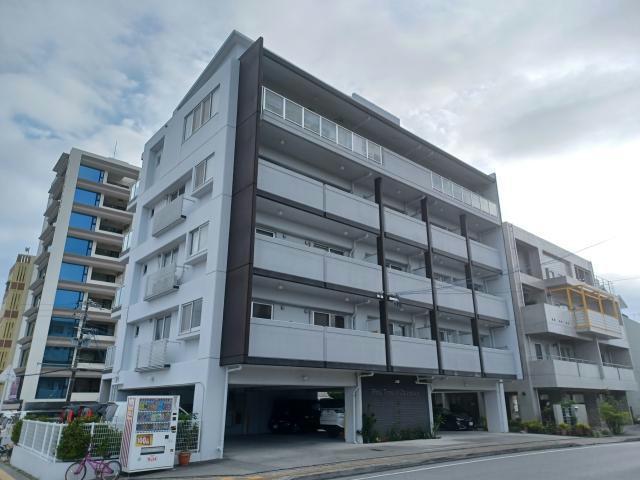 PINE TREE HILLS マンション