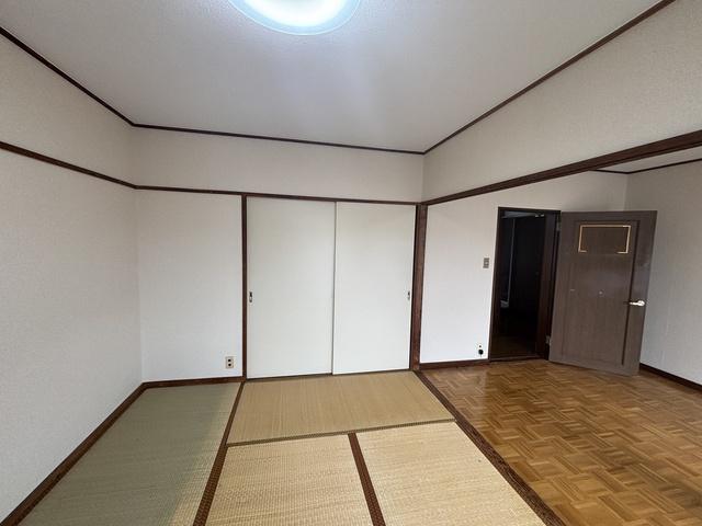 下瀬谷団地8号棟