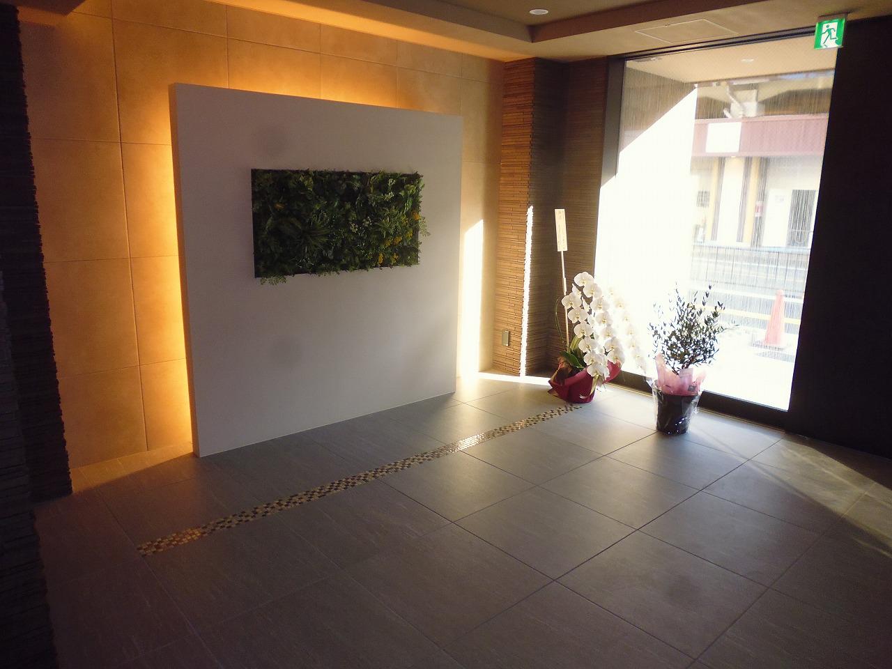 リィリィエ西三荘駅前