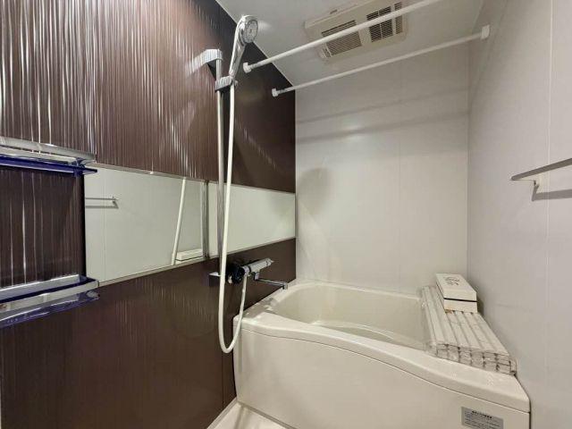 アクシス A