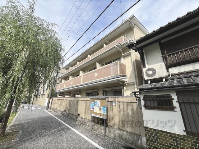 ファミュ白川