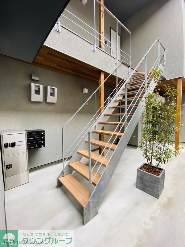 STUDIO ADONIS