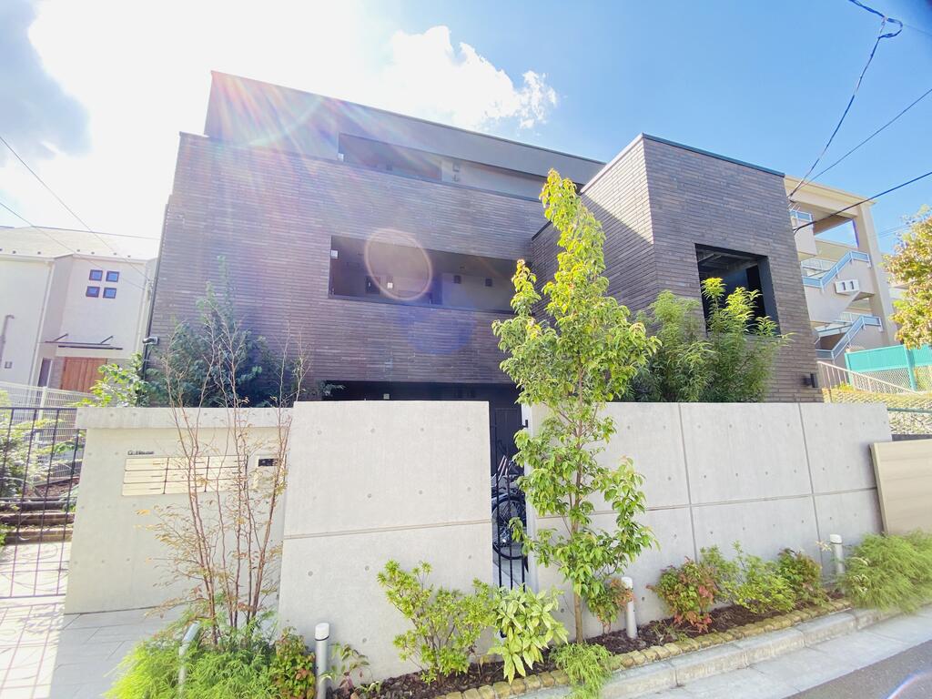 G-HOUSE