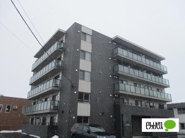 CREST PALACE