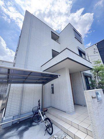 フェリーチェ川名