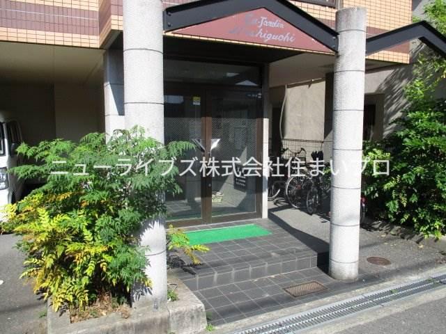 エストジャルダン西口