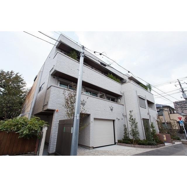 VILLAGE M