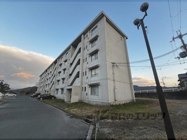 ヴィラナリー御所 2号棟