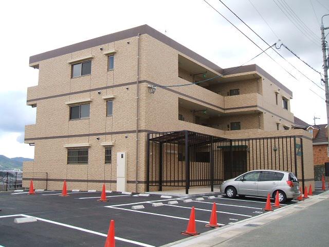 広島県東広島市 3階建 築20年