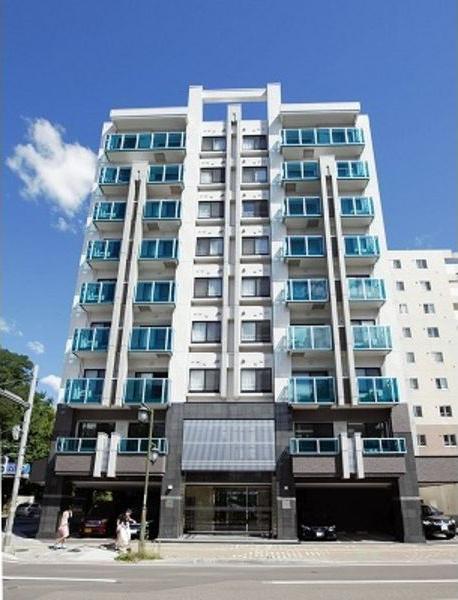 ノヴァ知事公館前