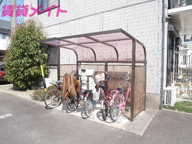ビレッジ石塚 E棟