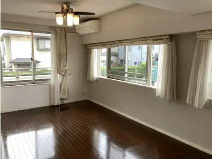 ランドシティ横濱本牧ロイヤルスクエア(3LDK/2階)の居間写真