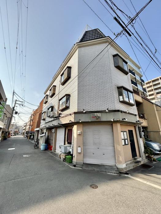TAKAKA BUILDING