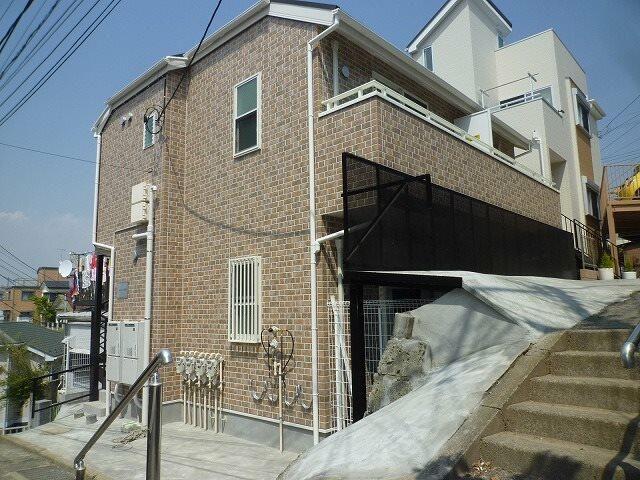 シャルム・ローゼ弘明寺