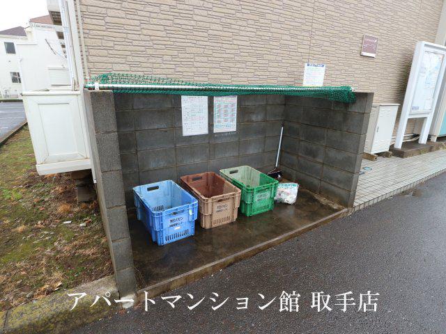 レオパレスカーサ T