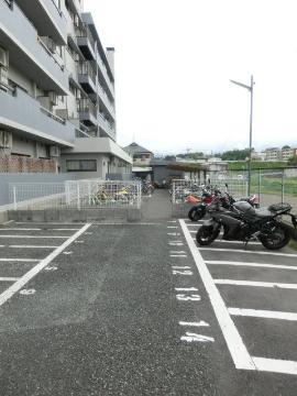 イーズ南春日丘