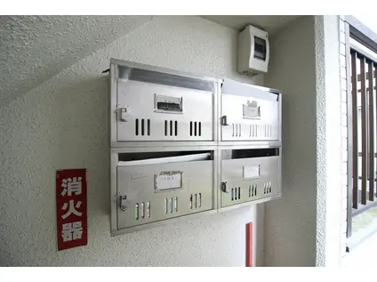 メーゾン四谷(1K/1階)の外観写真