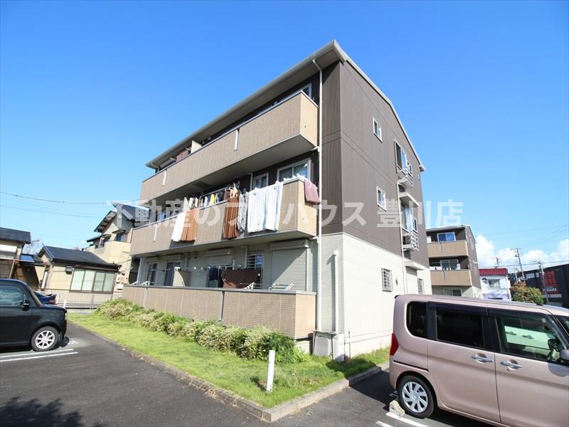 D-ROOMOMODAKA B棟