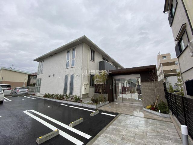 ラリュール