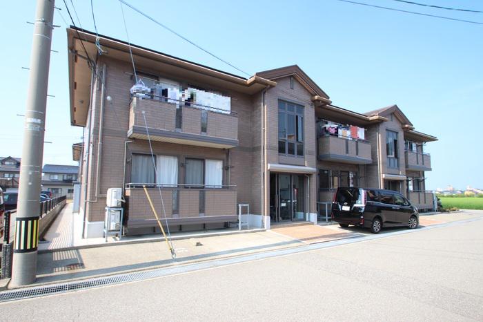 リビングタウン金沢壱番館 B