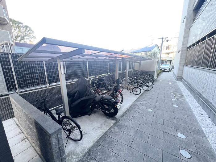 地下鉄東山線 本陣駅 徒歩7分 3階建 築6年