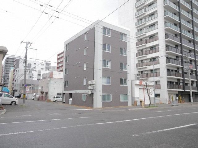 阿部 亮 財団ビル