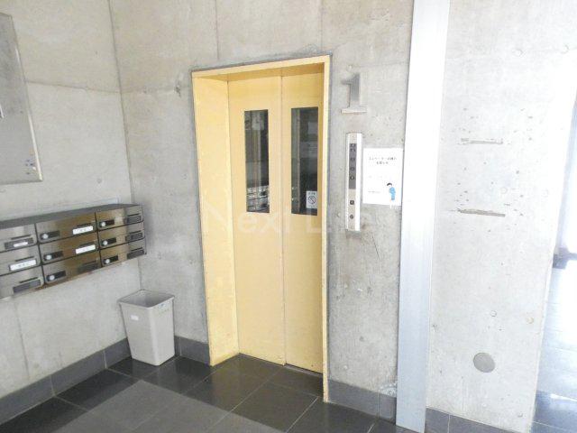 ザクレセントヒルズ