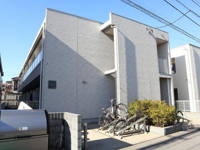 リブリ・エム・クレスト ビー