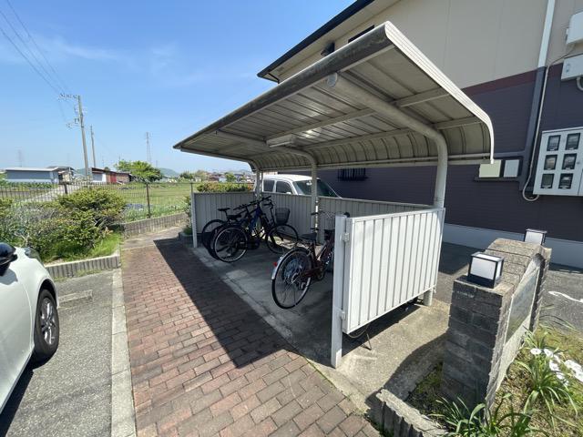 ウィンディビレッジ A棟
