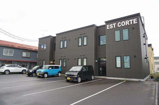 EST CORTE