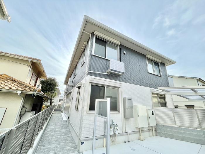 GIBBOUS HOUSE 十三夜