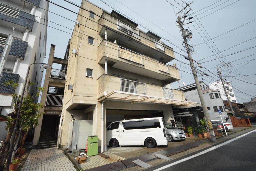 フラット内山