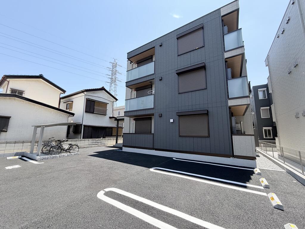 THE APARTMENT ACE 5
