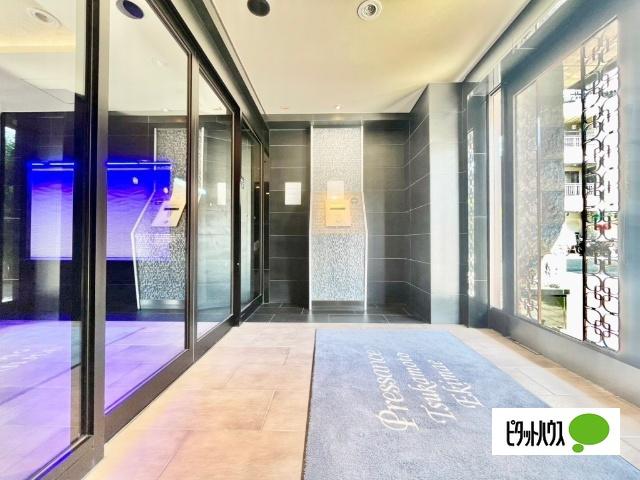 プレサンス塚本駅前