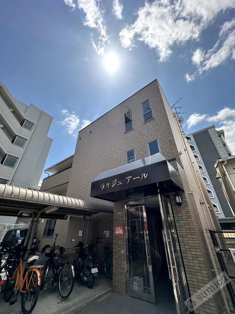 ラルジュ・アール