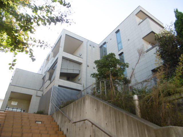 COURT HILLS HIYOSHI
