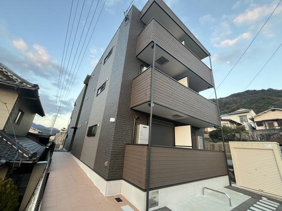 RESIDENTIAL 戸坂駅前