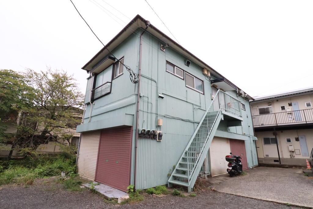亀山荘(2K/2階)の外観写真