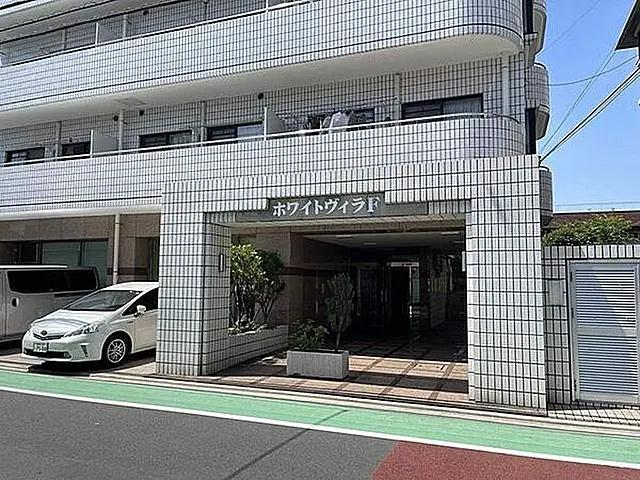 ホワイトヴィラF棟