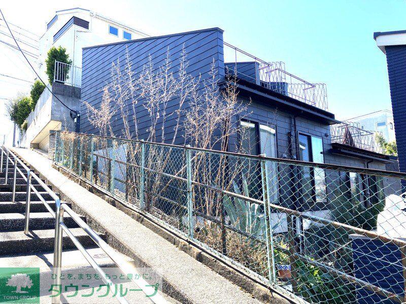 HIKESKIP FLOOR TERRACE HOUSE