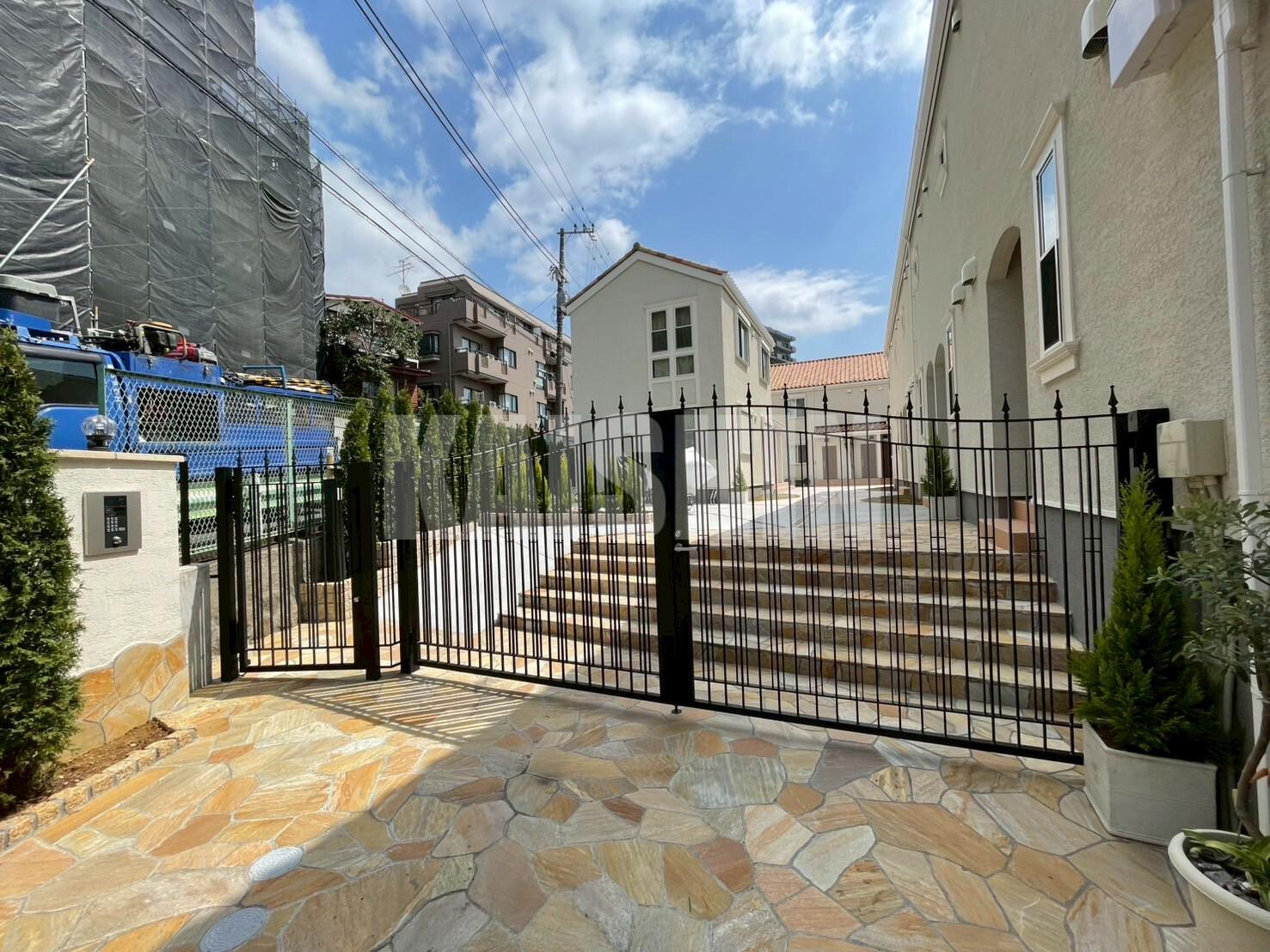 PORTE BONHEUR