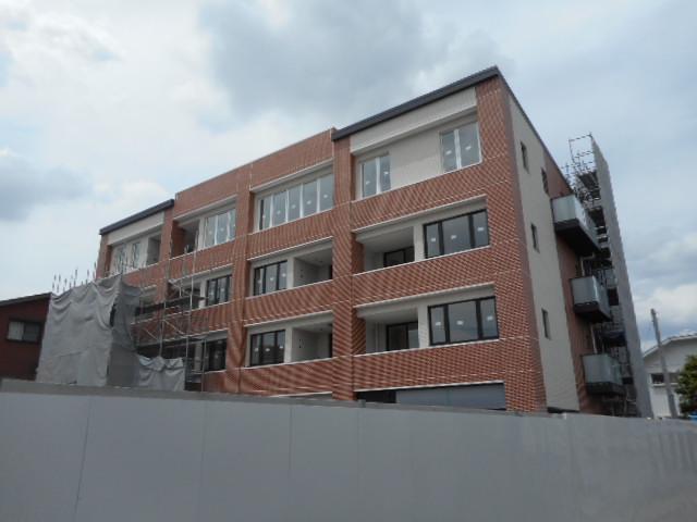 HOLLY HOUSE