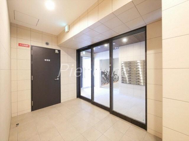 THE RESIDENCE S
