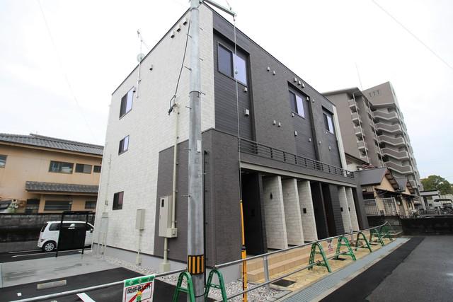 YZ HOUSE