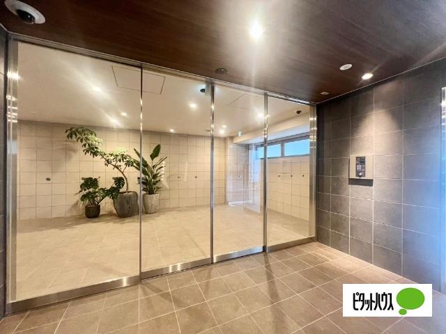 THE RESIDENCE H