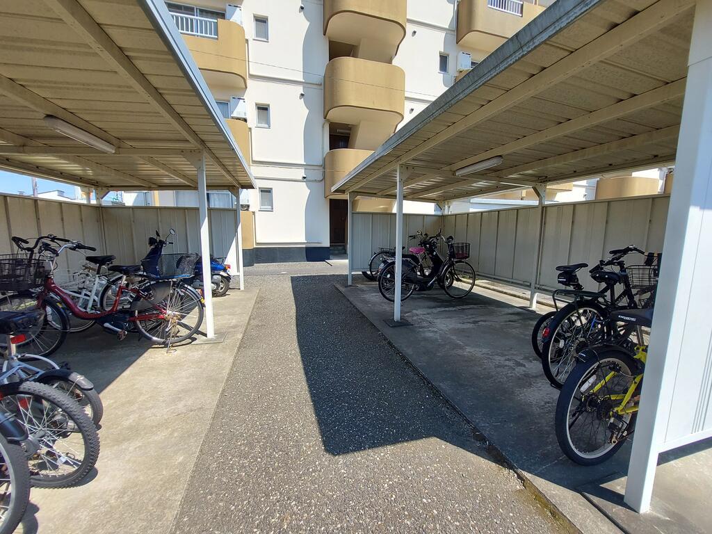サントラスト