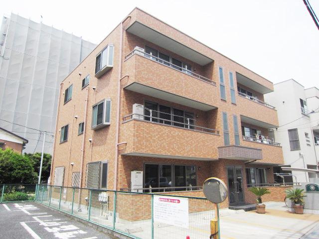 LA FAMILLE SAKAE