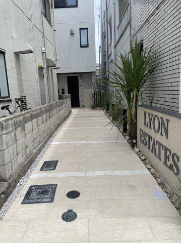 LYON ESTATES