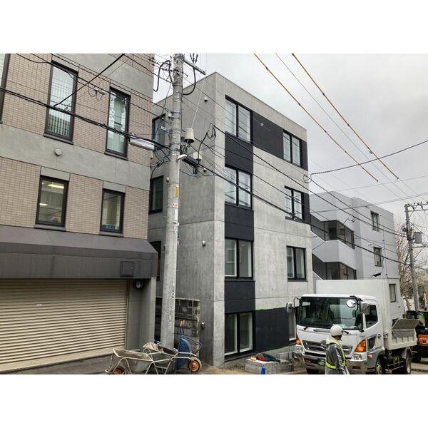 メニーズコート南郷13ST