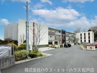 CRESCENT COURT